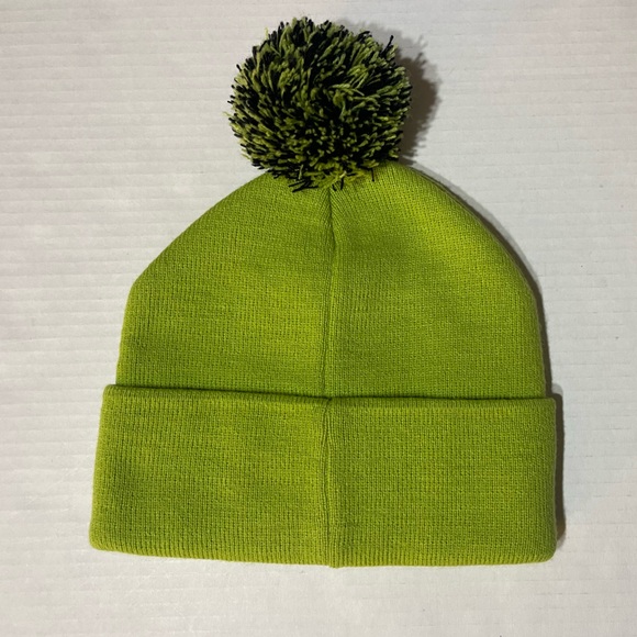 Green Grinch Kids Beanie NWOT Christmas Holidays Wan Cozy Festive - Picture 4 of 4